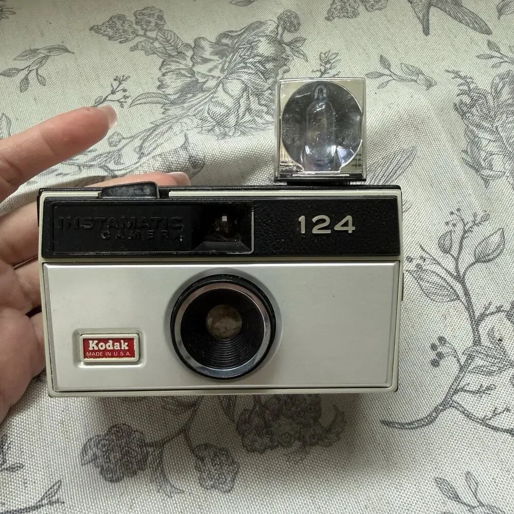 Vtg 60s Kodak Instamatic 124 Camera Leather Case Flash Cube FOR PARTS OR DISPLAY